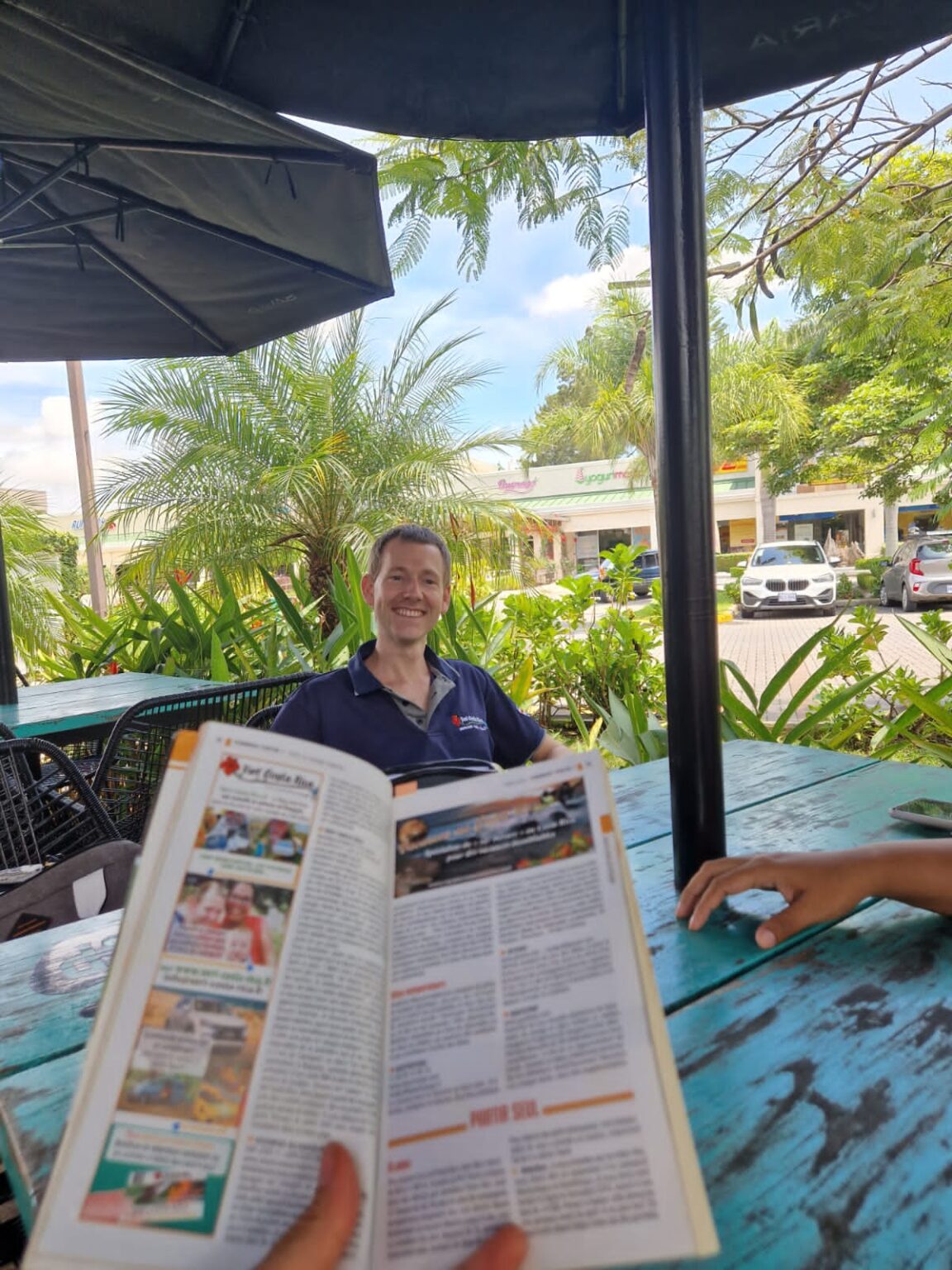 Vincent Varenne, fondateur de Vert Costa Rica, avec l'équipe à Alajuela