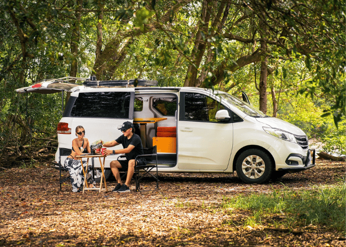 Minivan spacieux et équipé pour explorer le Costa Rica, idéal pour les couples et familles.