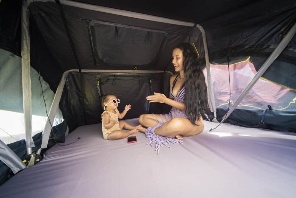 Découvrez le Costa Rica autrement grâce à la location d’un van 4x4 aménagé : une alternative compacte et plus pratique qu'un camping-car, idéale pour explorer les routes les plus sauvages du pays. Parfait pour un road trip inoubliable, en toute liberté, au plus près de la nature. Profitez d’un campervan tout-en-un pour dormir, cuisiner et partir à l’aventure sans contrainte.