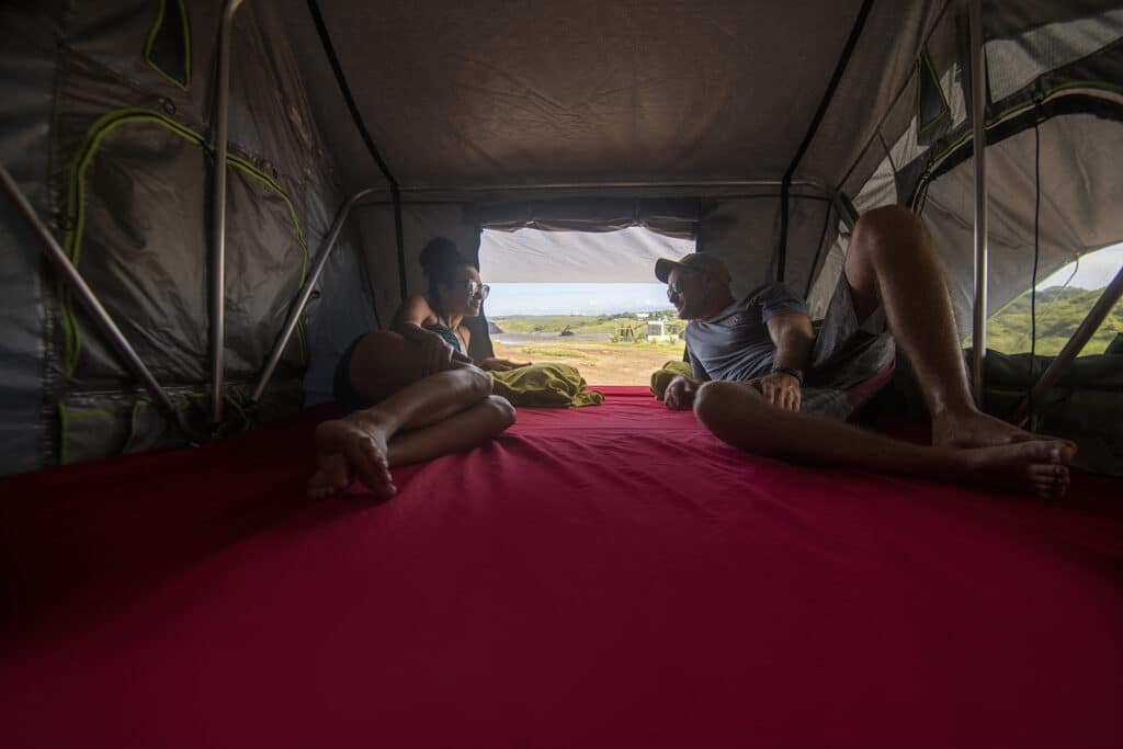 Découvrez le Costa Rica autrement grâce à la location d’un van 4x4 aménagé : une alternative compacte et plus pratique qu'un camping-car, idéale pour explorer les routes les plus sauvages du pays. Parfait pour un road trip inoubliable, en toute liberté, au plus près de la nature. Profitez d’un campervan tout-en-un pour dormir, cuisiner et partir à l’aventure sans contrainte.