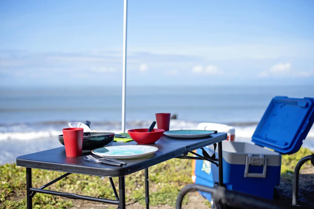 Découvrez le Costa Rica autrement grâce à la location d’un van 4x4 aménagé : une alternative compacte et plus pratique qu'un camping-car, idéale pour explorer les routes les plus sauvages du pays. Parfait pour un road trip inoubliable, en toute liberté, au plus près de la nature. Profitez d’un campervan tout-en-un pour dormir, cuisiner et partir à l’aventure sans contrainte.