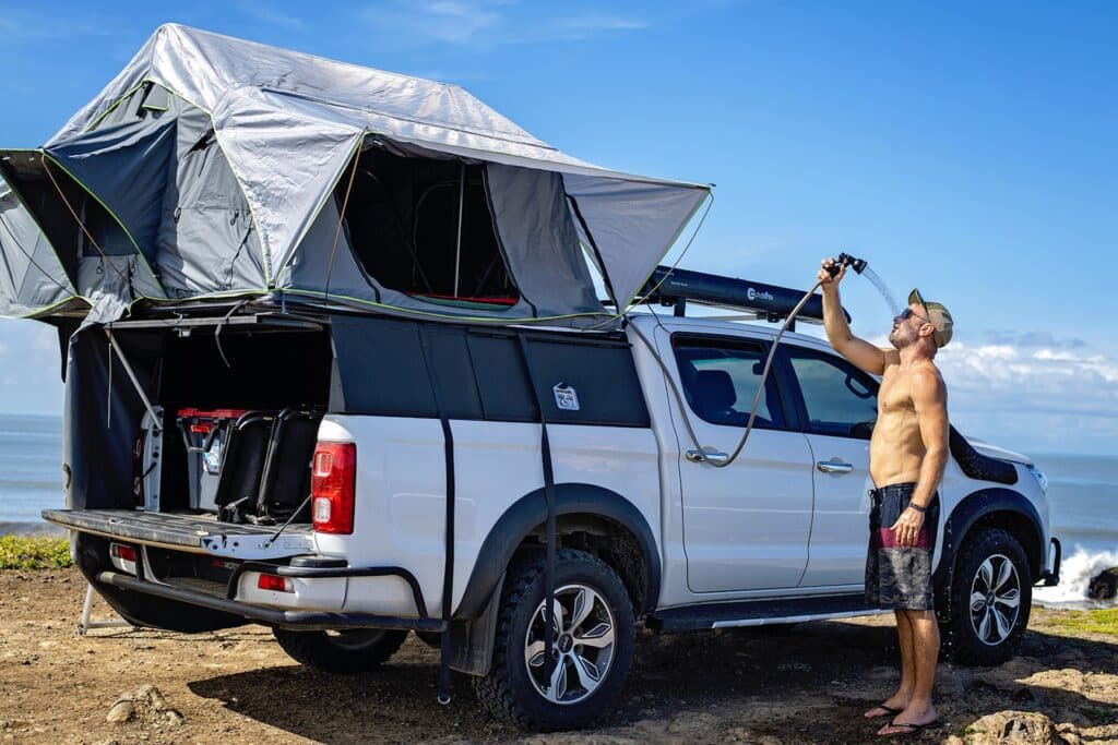 Découvrez le Costa Rica autrement avec un van aménagé 4x4 confortable, pratique et tout équipé. Profitez d’un service local francophone, d’un accueil près de l’aéroport et de tout ce qu’il faut pour vivre un road trip inoubliable.