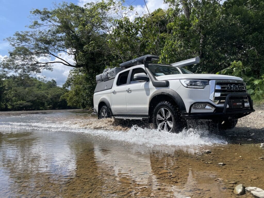 Moins encombrant qu’un camping-car, notre campervan 4x4 aménagé est idéal pour parcourir le Costa Rica en toute liberté. Assistance en français, WiFi illimité, cuisine, literie et équipements complets : tout est prêt, il ne reste plus qu’à rouler !