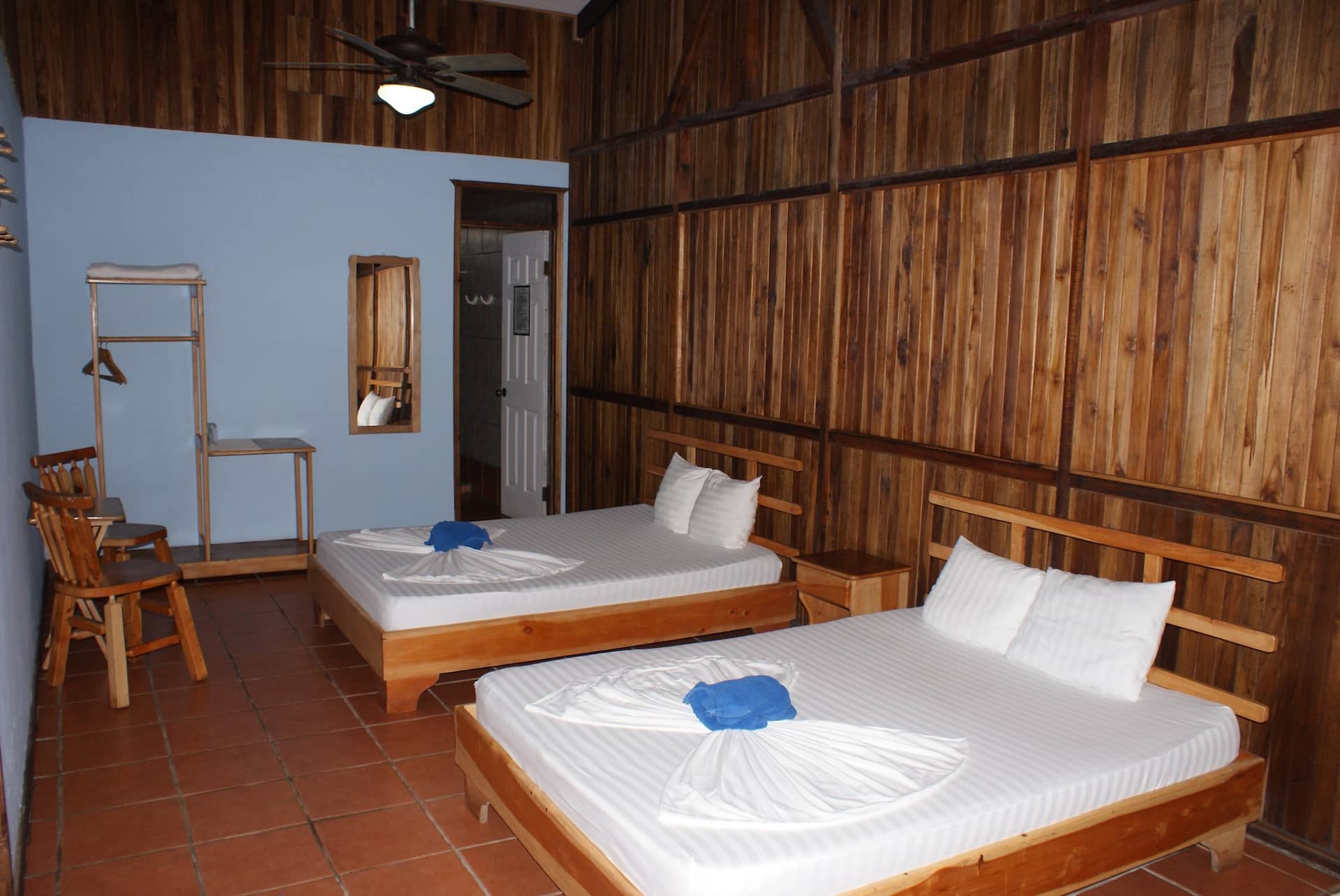 Chambre du Turtle Beach Lodge Tortuguero ouverte sur les jardins tropicaux, Costa Rica