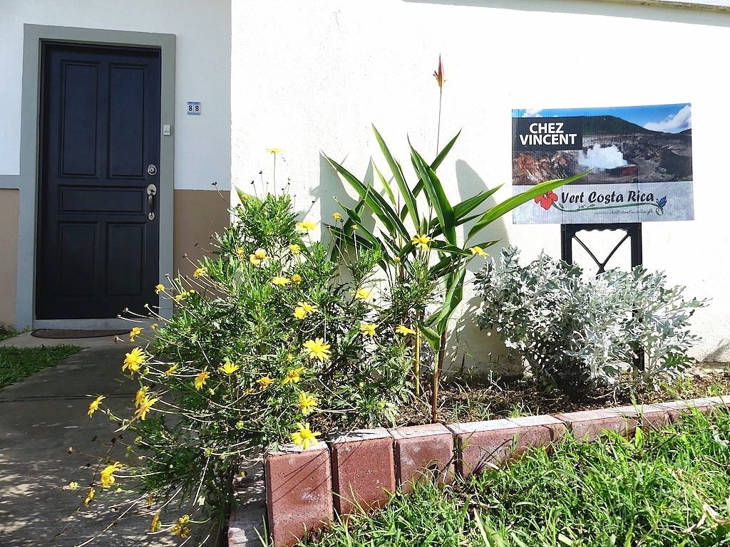 Entrée de l'hébergement Chez Vincent à Alajuela, à proximité de l'aéroport SJO au Costa Rica