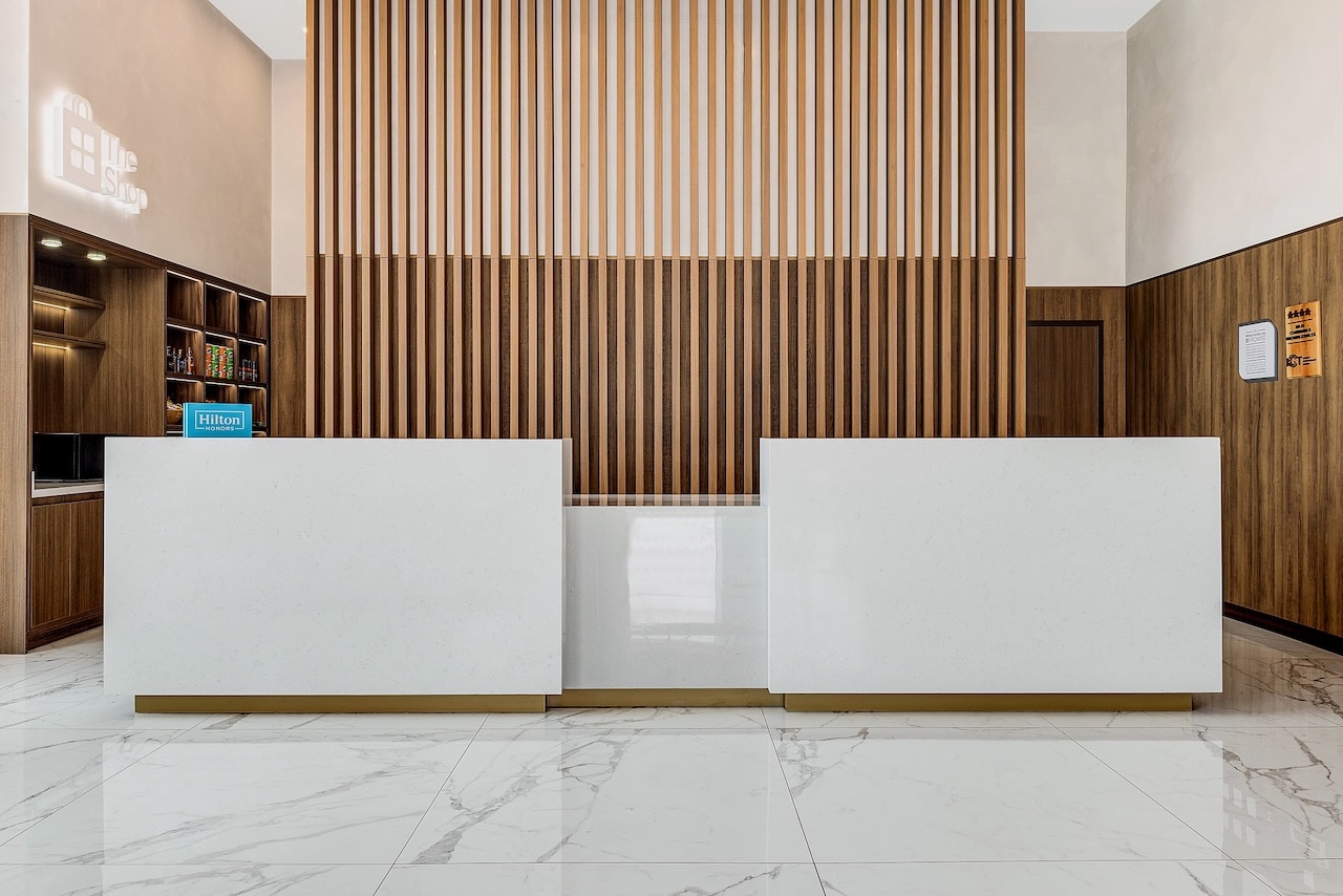Réception et front desk du Hilton Garden Inn San Jose Airport City Mall, Costa Rica