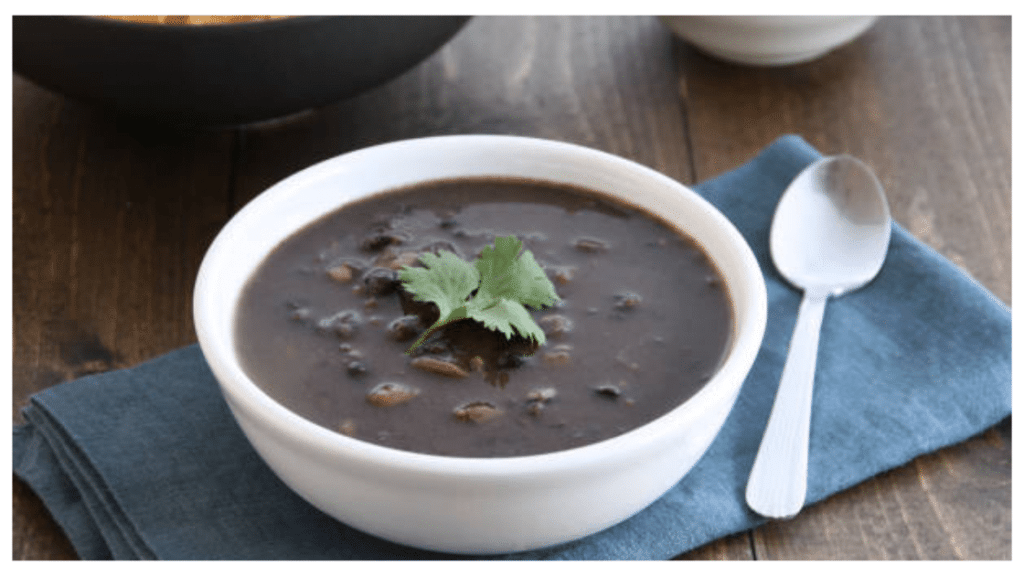 Sopa negra au Costa Rica